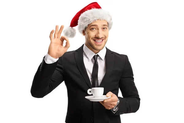 戴着圣诞帽子的商人拿着一杯浓缩咖啡 — 图库照片