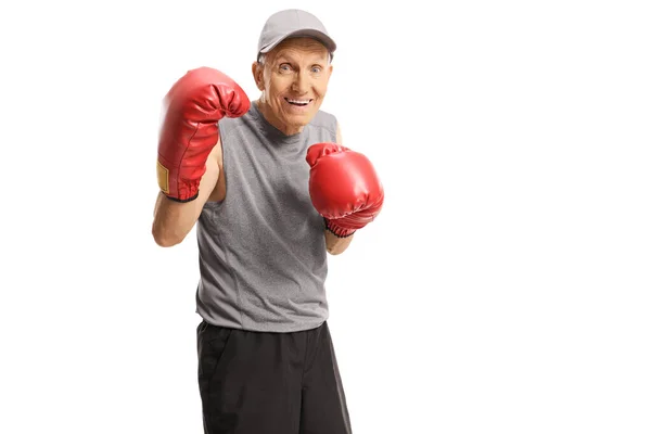 Homem idoso treinando boxe — Fotografia de Stock
