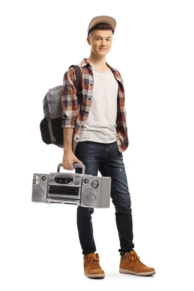 Facet trzyma boombox radio i niesie plecak — Zdjęcie stockowe