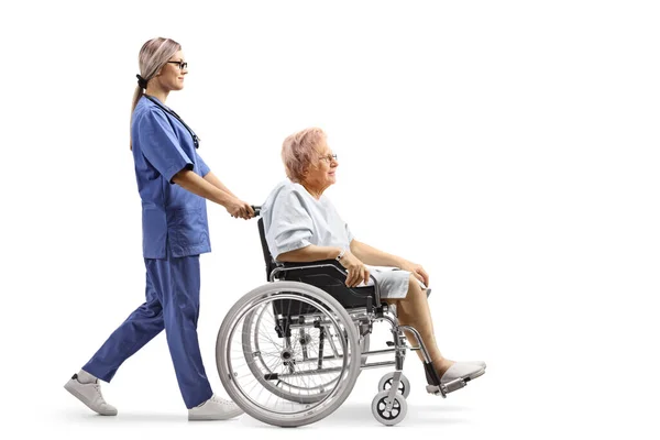 Full Length Profile Shot Female Nurse Pushing Elderly Patient Wheelchair — Stock Photo, Image