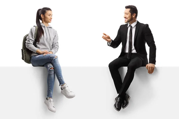 Mujer Estudiante Hombre Negocios Sentado Panel Hablando Aislado Sobre Fondo — Foto de Stock