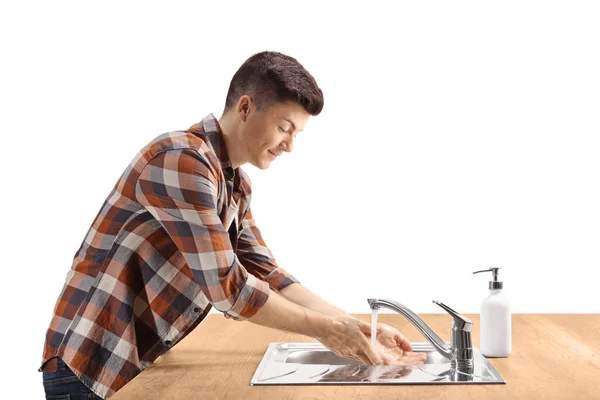 白地に隔離された手を洗う男のプロフィール — ストック写真