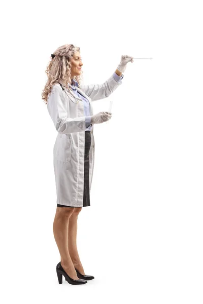 Full Length Profile Shot Female Doctor Doing Cotton Swab Test — Stock Photo, Image