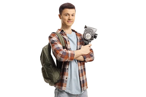 Sorrindo Cara Com Uma Mochila Segurando Uma Câmera Vintage 8Mm — Fotografia de Stock