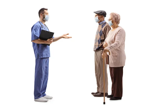 Full Length Profile Shot Medical Worker Face Mask Talking Elderly — Stock Photo, Image