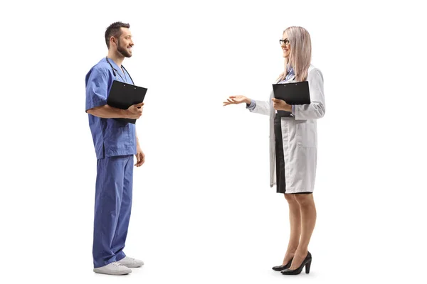 Full Length Profile Shot Female Doctor Gesturing Hand Talking Male — Stock Photo, Image