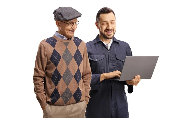 Uomo Unoform Che Mostra Computer Portatile Uomo Anziano Isolato Sfondo — Foto Stock