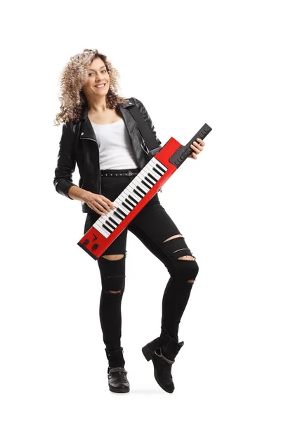 Retrato Larga Duración Una Mujer Genial Tocando Sintetizador Keytar Sonriendo — Foto de Stock