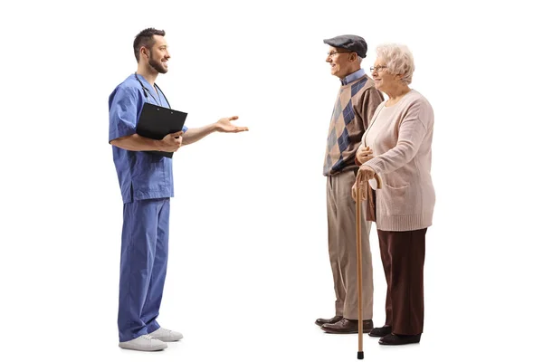 Full Length Profile Shot Male Healthcare Worker Talking Elderly Couple — Stock Photo, Image