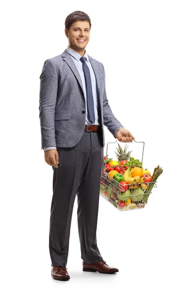 Plně Dlouhý Portrét Muže Formálních Šatech Nákupním Košíkem Plným Potravin — Stock fotografie