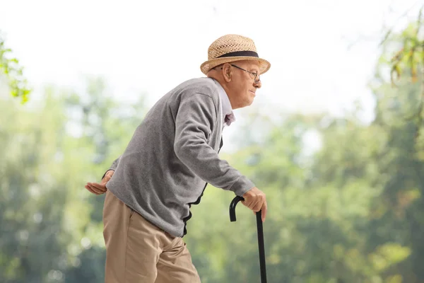 Anciano Caminando Con Bastón Parque — Foto de Stock