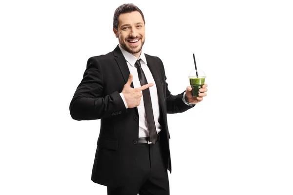 Usmívající Profesionální Muž Obleku Ukazující Zdravé Zelené Smoothie Ruce Izolované — Stock fotografie