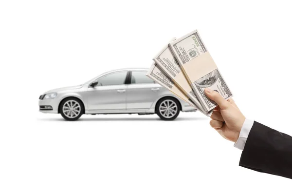 银色轿车和一个男人的手拿着钱隔离在白色背景下 — 图库照片