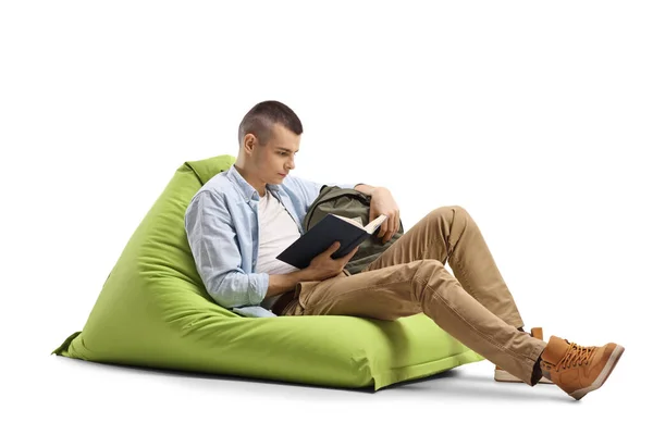 Chico Sentado Una Silla Bolsa Frijol Verde Leyendo Libro Aislado —  Fotos de Stock