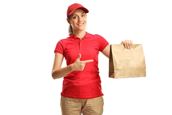 Trabalhadora Entrega Alimentos Feminina Segurando Saco Apontando Isolado Fundo Branco — Fotografia de Stock