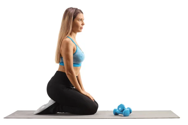 Young Woman Kneeling Exercise Mat Preparing Exercise Small Weights Isolated — Stock Photo, Image