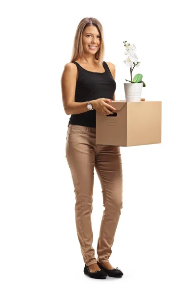 Plná Délka Záběr Mladé Ženy Drží Pohybující Box Květináč Orchideje — Stock fotografie