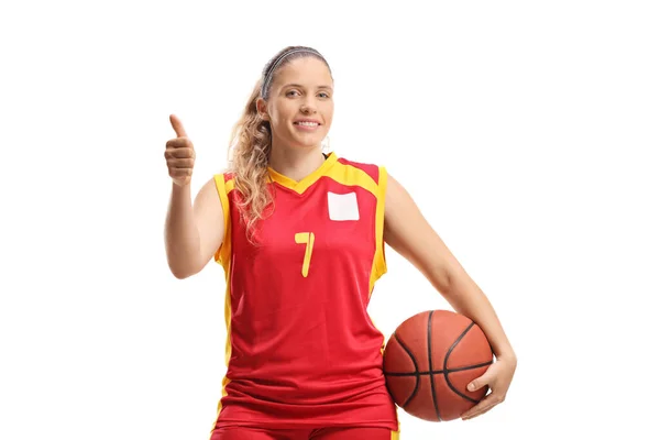 Meisje Basketballer Poseren Met Een Bal Tonen Duimen Omhoog Geïsoleerd — Stockfoto