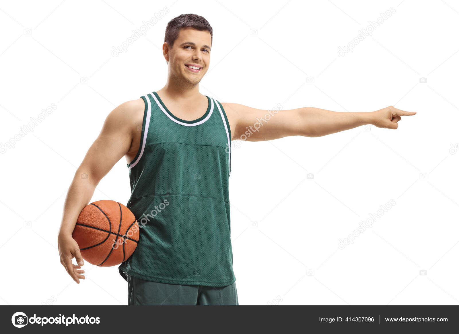 Retrato De Comprimento Total De Elegante Jovem Jogador De Basquete