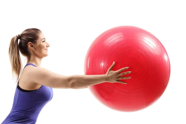 Perfil Uma Jovem Segurando Uma Bola Fitness Isolada Fundo Branco — Fotografia de Stock