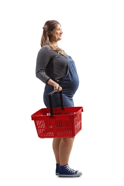 Aufnahme Einer Lächelnden Schwangeren Mit Einem Einkaufskorb Auf Weißem Hintergrund — Stockfoto