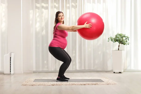 Full Length Shot Pregnant Woman Exercising Fitness Ball Home Looking — Stock Photo, Image