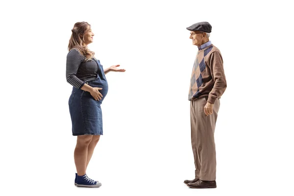 Foto Perfil Completo Una Mujer Embarazada Hablando Con Anciano Aislado — Foto de Stock