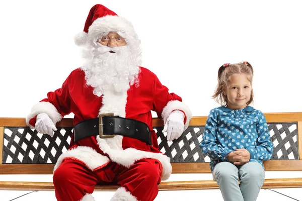 小孩坐在长椅上 与快乐的圣诞老人隔离在白色的背景下 — 图库照片
