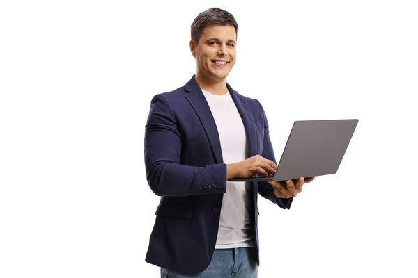 Jongeman Met Een Laptop Computer Glimlachend Naar Camera Geïsoleerd Witte — Stockfoto