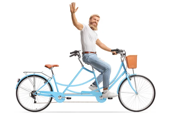 Sonriente Hombre Barbudo Montando Una Bicicleta Tándem Solo Saludando Aislado —  Fotos de Stock