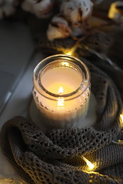 Heimelige Einrichtung Kerze Glas Kariert Baumwolle Laptop Gemütlich Herbst — Stockfoto
