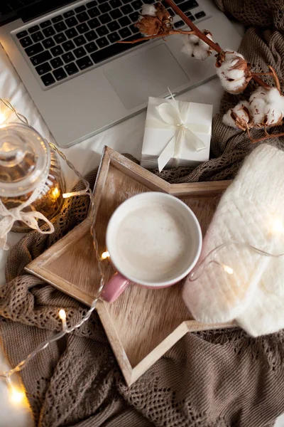 Mug Hot Cappuccino Wooden Tray Bed Cozy Decor Breakfast Mug — Stock Photo, Image