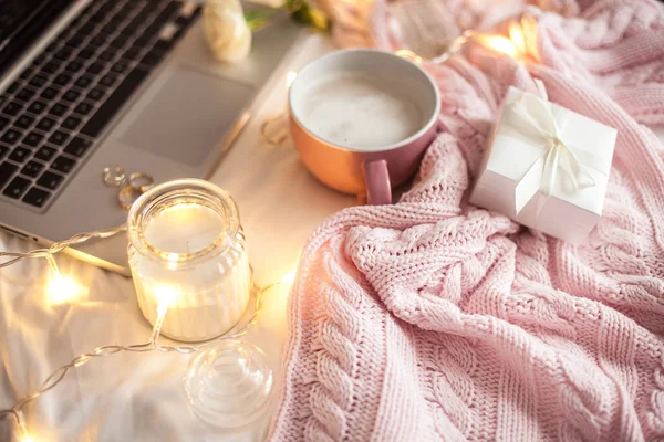 Arredamento Accogliente Una Tazza Cappuccino Candela Barattolo Vetro Coperta Maglia — Foto Stock