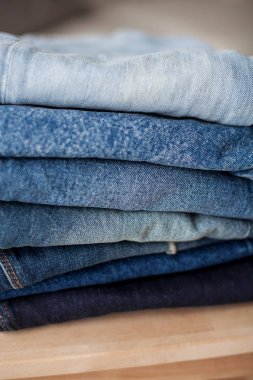 Kot pantolon, kot pamuk, mavi. Kot iç yığını. Giysi. Rahat.