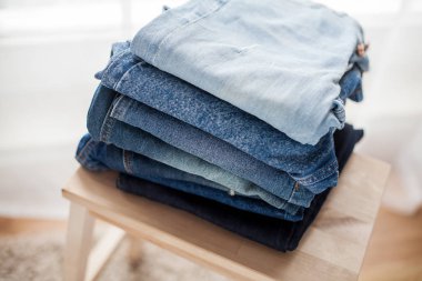 Kot pantolon, kot pamuk, mavi. Kot iç yığını. Giysi. Rahat.