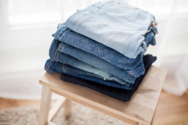 Kot pantolon, kot pamuk, mavi. Kot iç yığını. Giysi. Rahat.