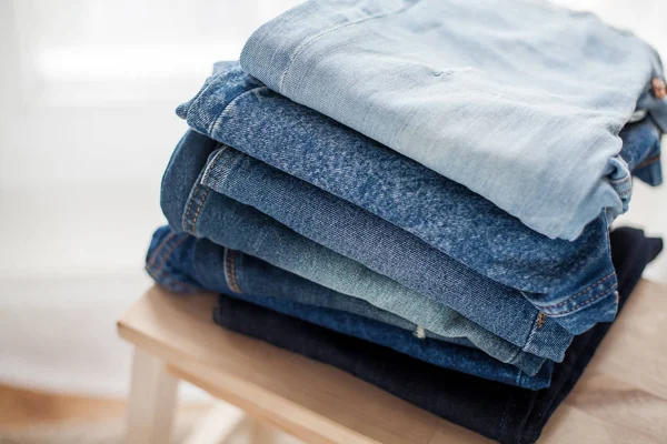 Jeans Denim Katoen Blauw Stack Jeans Het Interieur Kleding Gezellige — Stockfoto