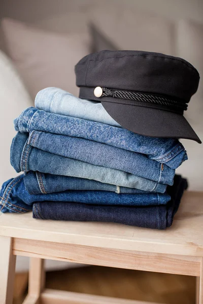 Džíny Černou Čepici Jeans Bavlna Modrá Zásobník Džíny Interiéru Oblečení — Stock fotografie