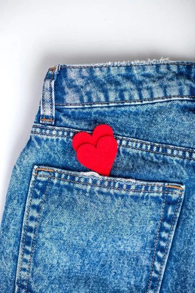 Jeans Een Witte Achtergrond Zak Een Hart Aftelkalender Voor Valentijnsdag — Stockfoto