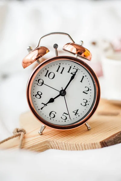 Alarm Clock Beautiful White Cup Tea Bed Pink Knitted Blanket — Stock Photo, Image