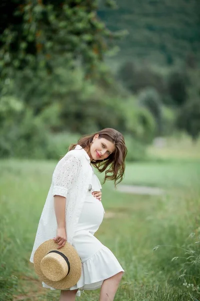 Retrato Uma Jovem Mulher Grávida Bonita Uma Mulher Grávida Com — Fotografia de Stock