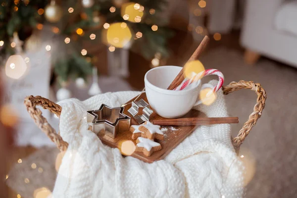 Χριστουγεννιάτικη Διακόσμηση Κούπα Χριστουγεννιάτικα Γλυκά Χριστουγεννιάτικα Μπισκότα Πλεκτό Πουλόβερ Ψάθινο — Φωτογραφία Αρχείου