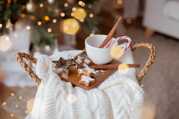 Χριστουγεννιάτικη Διακόσμηση Κούπα Χριστουγεννιάτικα Γλυκά Χριστουγεννιάτικα Μπισκότα Πλεκτό Πουλόβερ Ψάθινο — Φωτογραφία Αρχείου