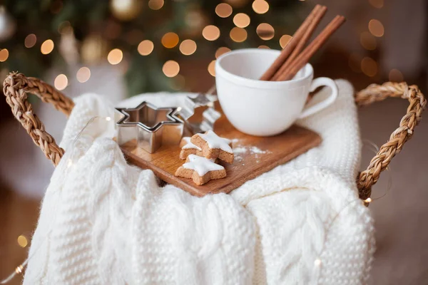 Christmas Decor Mug Christmas Candy Christmas Cookies Knitted Sweater Wicker — Stock Photo, Image