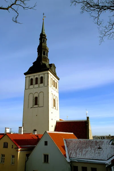 爱沙尼亚塔林的圣尼古拉斯教堂 这是一座前中世纪教堂 现在设有奈及利亚博物馆 Niguliste Museum 是爱沙尼亚艺术博物馆的一个分支 圣尼古拉斯教堂建于13世纪 — 图库照片