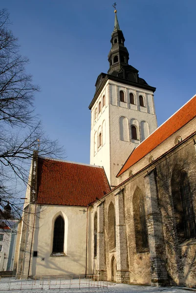 Tallinn, Estonya 'daki Aziz Nicholas Kilisesi. Burası, şu anda Estonya Sanat Müzesi 'nin bir kolu olan Niguliste Müzesi' ne ev sahipliği yapan eski bir ortaçağ kilisesi. Aziz Niklas Kilisesi 13. yüzyılda inşa edildi..