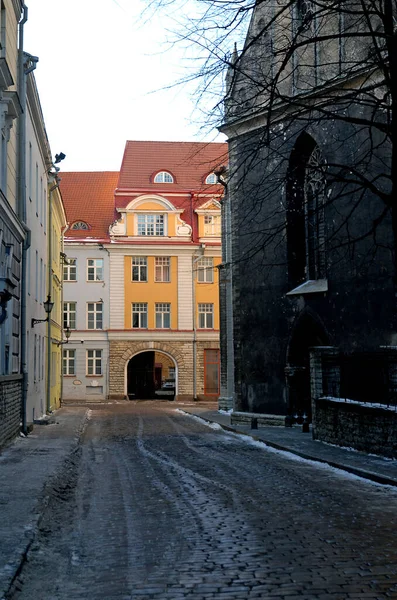 Coloridos Edificios Antiguos Centro Tallin Casco Antiguo Tallin Tiene Calles —  Fotos de Stock