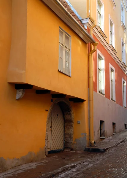 Красочные Старые Здания Центре Таллинна Старый Город Таллинна Имеет Мощеные — стоковое фото