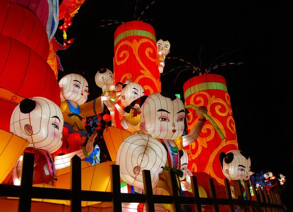中国四川自贡的自贡灯节 这是中国最大的元宵节之一 是在农历新年前后庆祝的 代表幼儿的灯笼展览 — 图库照片