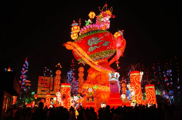 中国四川自贡的自贡灯节 这是中国最大的元宵节之一 是在农历新年前后庆祝的 代表幼儿的灯笼展览 — 图库照片